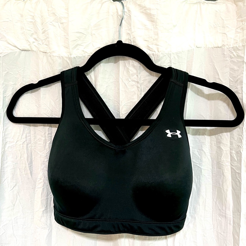 Under Armour Sports Bra; size MD 34-36 (Fit run’s small).